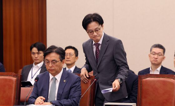 대미투자 사전보고 위해 국회 찾은 김정관 장관