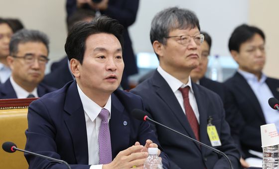 과방위원장 질의에 답하는 박정범 사장