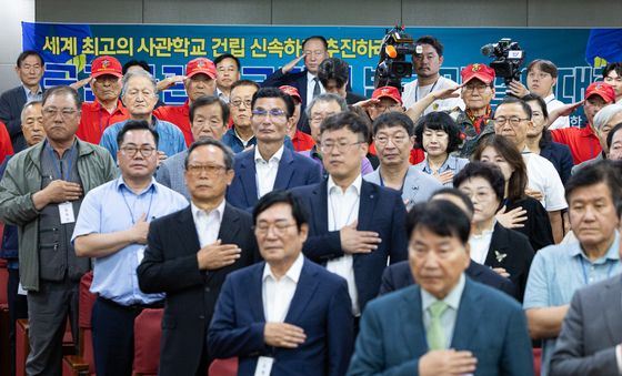 국군사관학교 창설 범국민 결의대회 참석한 예비역들