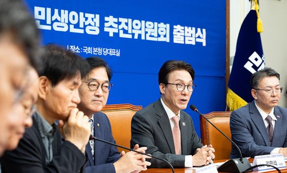 '민생안정' 인사말하는 김민석 대표
