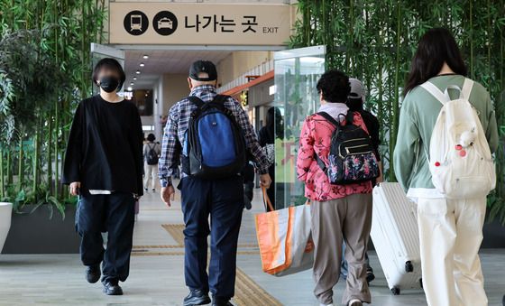 역귀성 '두 손 무겁게 자녀집으로'