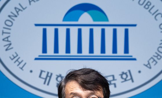 조희대 대법원장 대법관 재제청 거부 관련 기자회견하는 김의겸 민주당 법사위 간사
