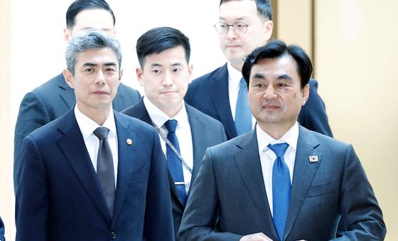 이·취임식 참석하는 강신철·안규백