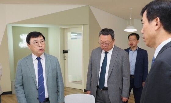 정근식 교육감, 경증 시각장애 수험생 수능시험장 점검
