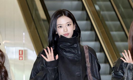 아이브 안유진, 공항패션은 핫팬츠