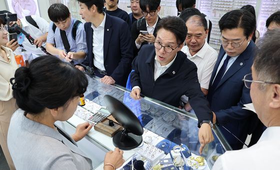 금 한 돈 가격 물어보는 김민석 대표