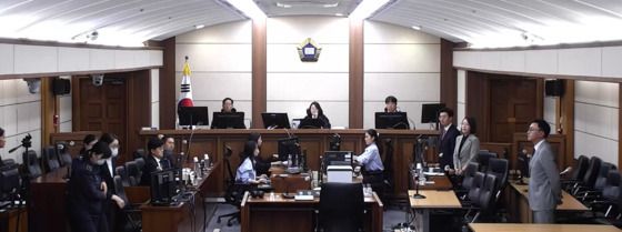 '매관매직' 김건희, 2심서 징역 7년→5년 감형