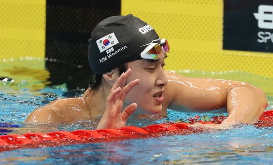 8위로 결승선 통과한 김우민 '아쉬움 가득'