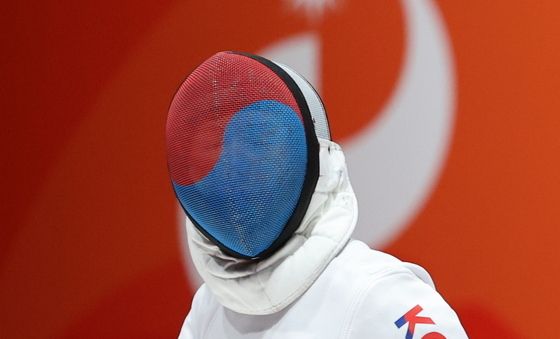 환호하는 송세라