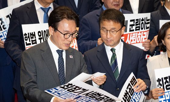 대화 나누는 김민석·한병도