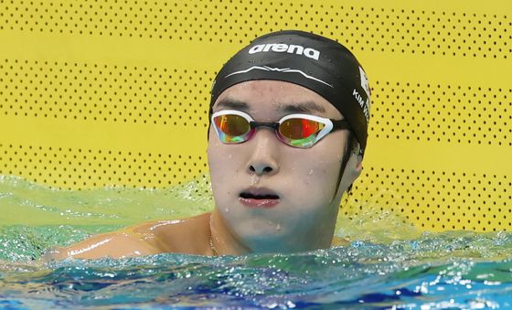 '어깨 부상' 김우민, 아쉬움 가득