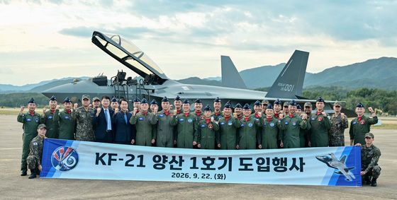 공군, KF-21 시대 개막…양산 1호기 도입식 개최