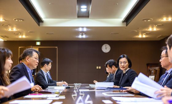 한성숙 총리 "추석 앞두고 가족·이웃에게 먼저 관심"