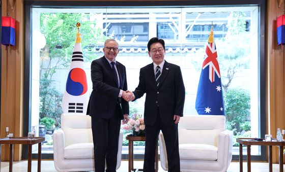악수하는 한·호주 정상
