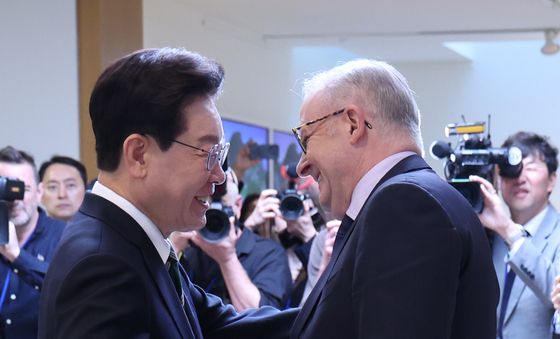 인사 나누는 한·호주 정상