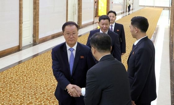 유엔총회 참석 차 출국하는 北 김선경 부상