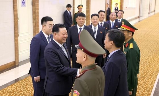 베트남으로 향하는 北 려철웅 국방성 부상