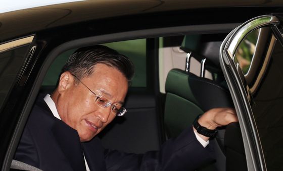 차량에서 내리는 이정현 검찰총장 직무대행