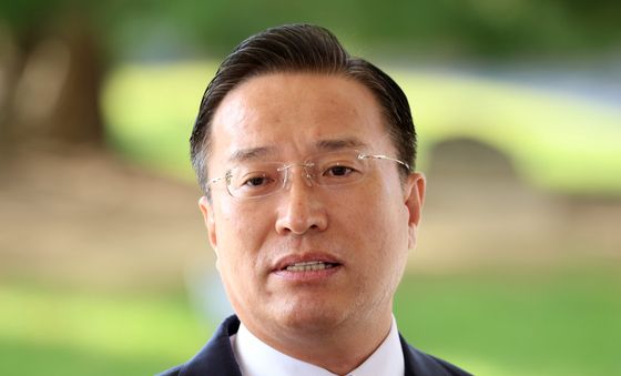 이정현 검찰총장 직무대행, 취재진 질문에 답변