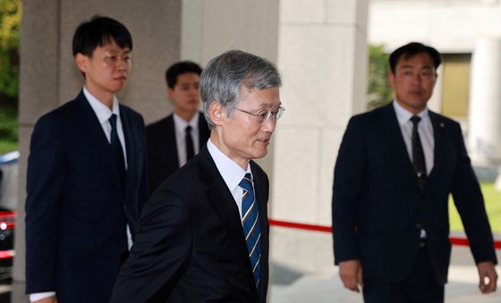 대법원으로 출근하는 조희대 대법원장