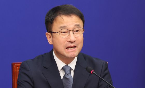 발언하는 한병도 원내대표