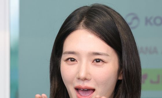 박규영, 아침을 깨우는 '손 키스'
