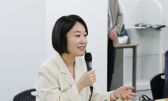 취임 후 첫 일정으로 소상공인 만나는 이소영 장관