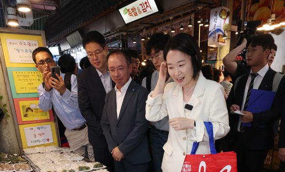 못골시장 방문한 이소영 중기부 장관