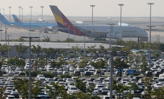 추석연휴 하루 앞둔 인천공항 주차장