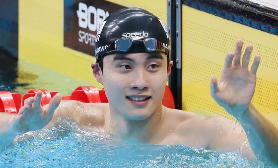 황선우, 전체2위로 200m 결승행