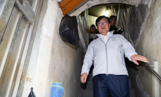 정점식 국민의힘 원내대표, 추석 맞아 쪽방촌 민생현장 방문