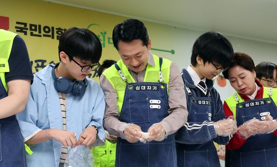 송편 만드는 장동혁 국민의힘 대표