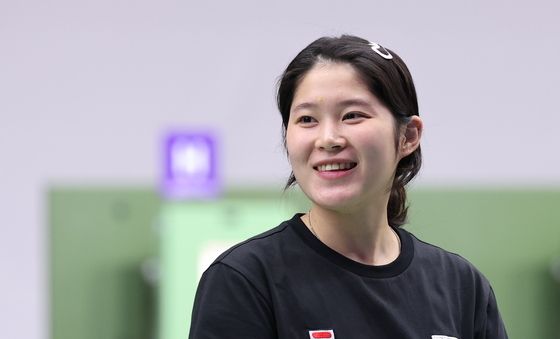 미소짓는 추가은