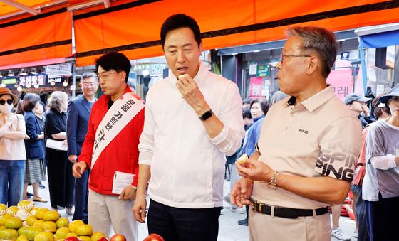추석 앞두고 전통시장 찾은 오세훈 시장