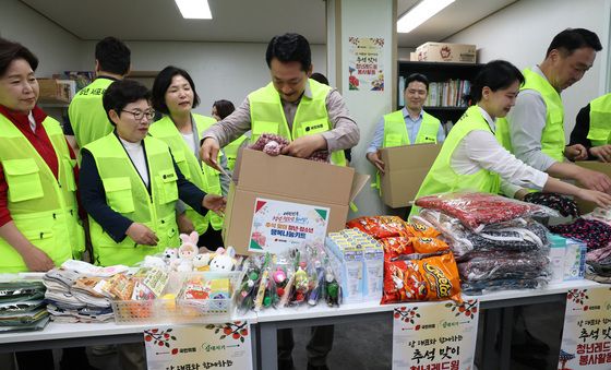 추석 앞두고 봉사활동 나선 장동혁 국민의힘 대표