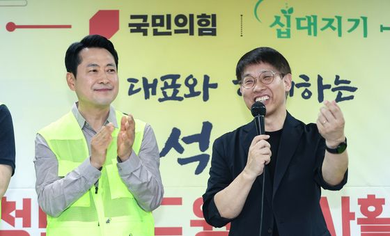 인사말하는 박현동 목사