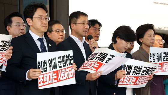 민주당 의원들, 조희대 대법원장 재제청 거부에 항의방문
