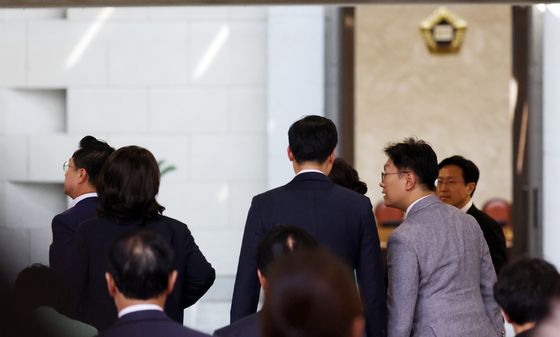 민주당 의원들, 대법원 항의 방문 나서