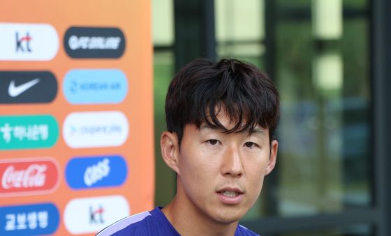 에콰도르전 앞두고 인터뷰 하는 손흥민