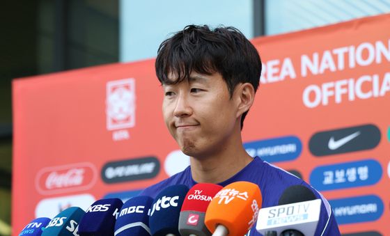 에콰도르전 앞두고 인터뷰 하는 손흥민