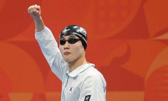 황선우 '주먹 불끈'