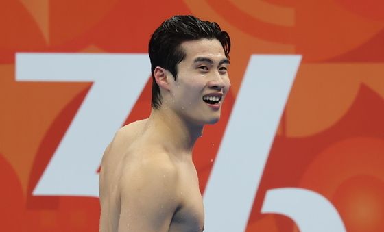 경기 마친 황선우 '200m 자유형 은메달'