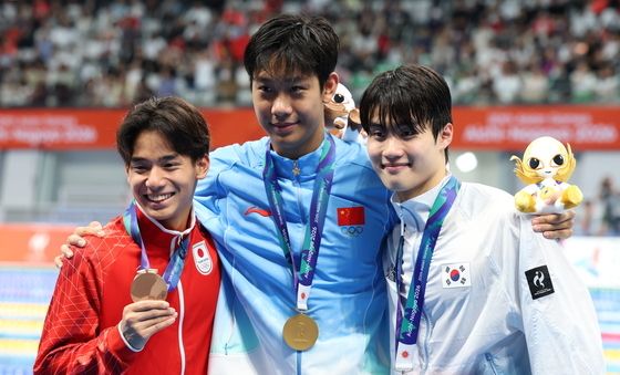 사이 좋은 한중일 메달리스트