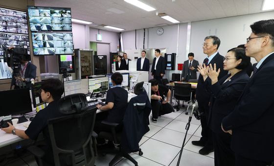 귀성길 철도 수송 상황 점검하는 한성숙 총리