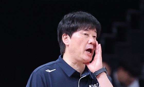 작전지시하는 박수호 감독