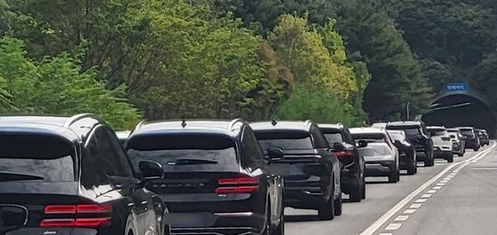 추석 연휴 첫날 고속도로 곳곳 정체