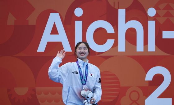 은메달 목에 건 박시은