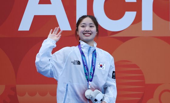 은메달 목에 건 박시은