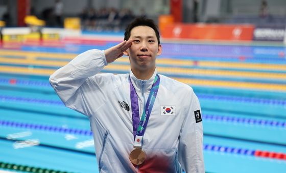 동메달 조성재, 자랑스러운 거수경례