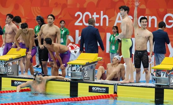 황선우·김지훈·양재훈·김영범, 남자 계영 400m '은메달'